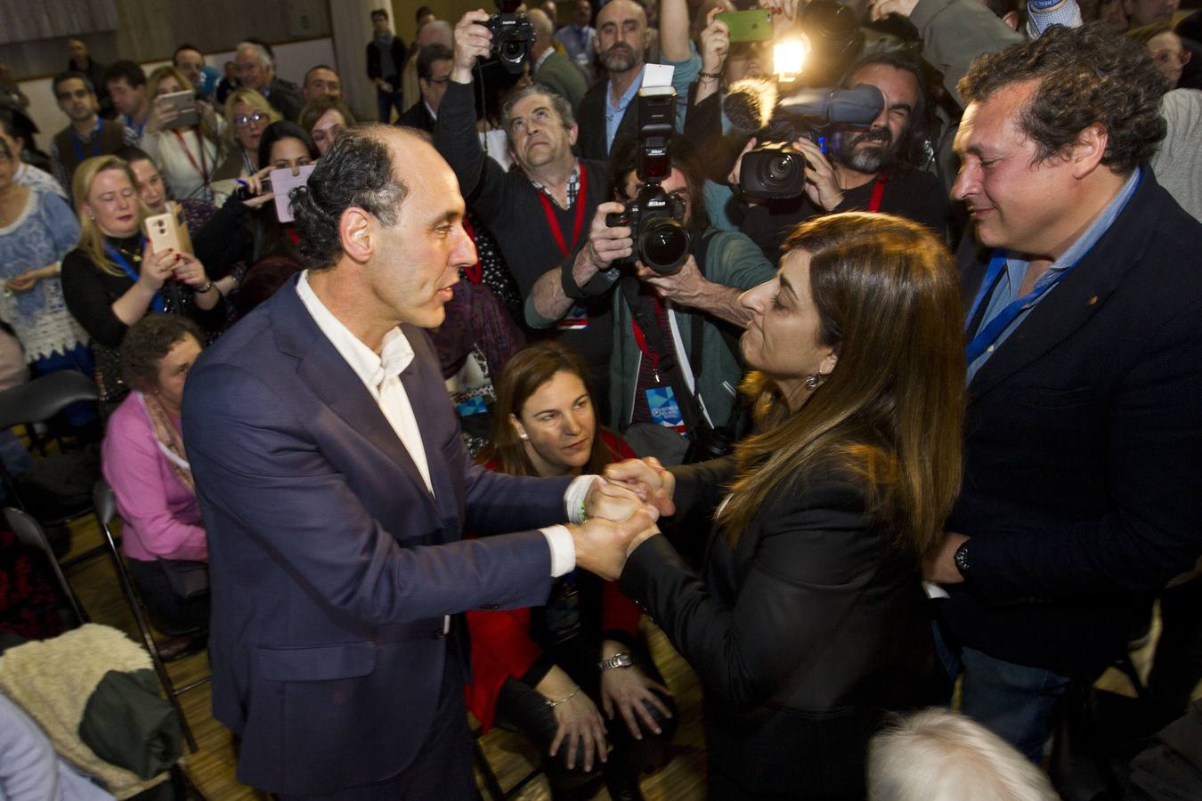 Diego con María José Saénz de Buruaga tras conocerse los resultados del XII Congreso que le arrebató la presidencia del PP