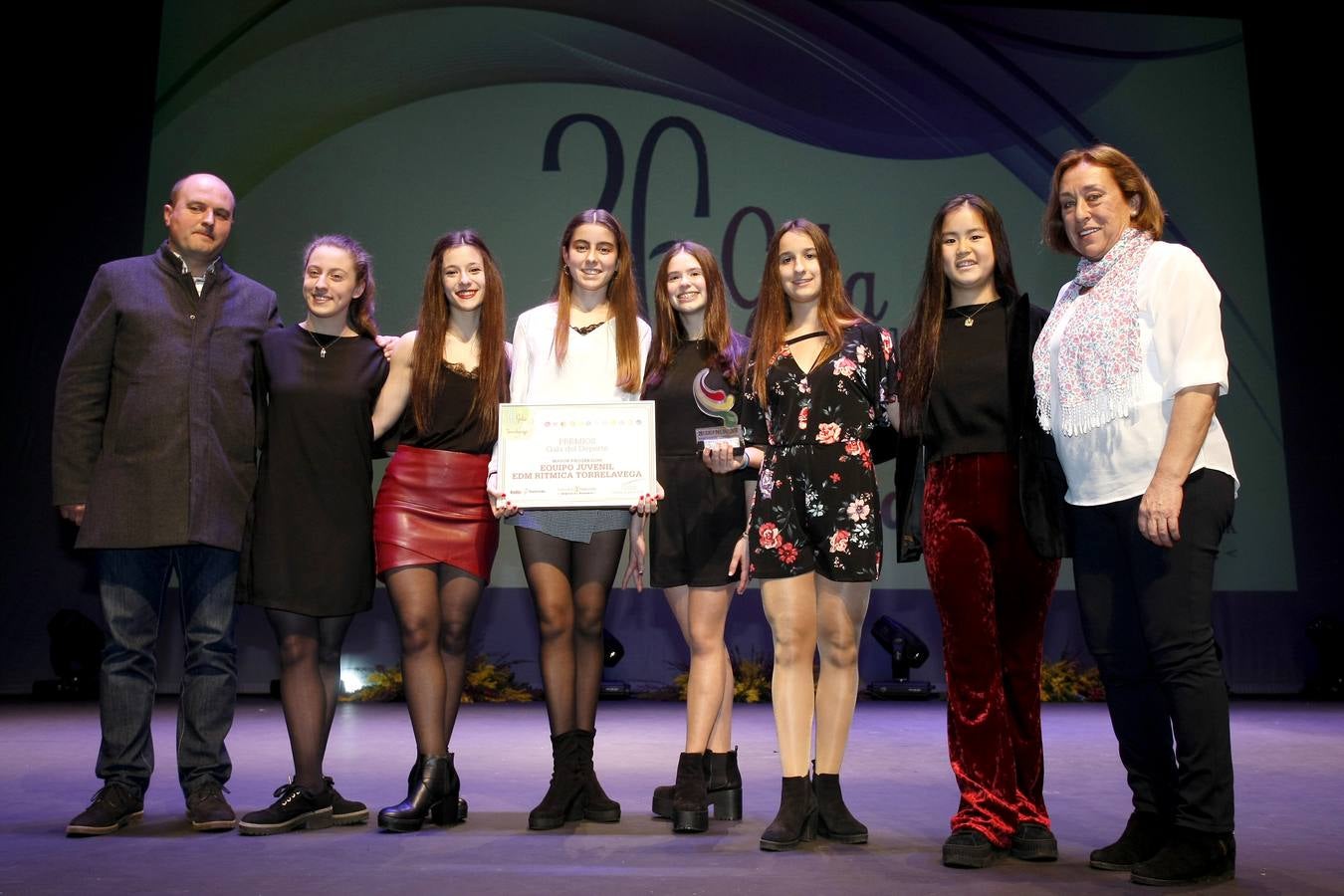 Un año más el mundo del deporte en Torrelavega disfrutó de su gala en la que se reconoció el trabajo de los mejoresy el mérito de un municipio que presume de grandes deportistas en distintas disciplinas con éxitos a nivel regional, nacional e internacional