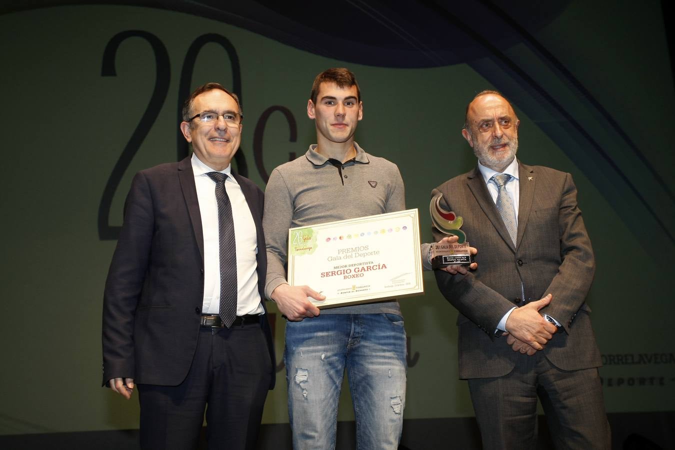 Un año más el mundo del deporte en Torrelavega disfrutó de su gala en la que se reconoció el trabajo de los mejoresy el mérito de un municipio que presume de grandes deportistas en distintas disciplinas con éxitos a nivel regional, nacional e internacional