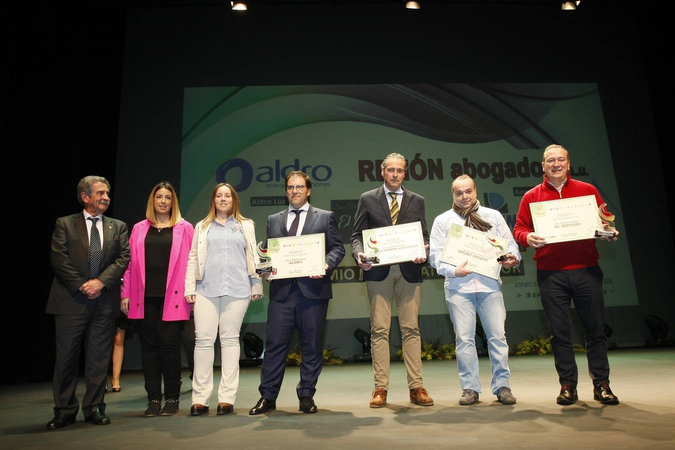 Un año más el mundo del deporte en Torrelavega disfrutó de su gala en la que se reconoció el trabajo de los mejoresy el mérito de un municipio que presume de grandes deportistas en distintas disciplinas con éxitos a nivel regional, nacional e internacional