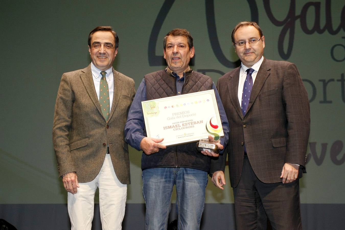 Un año más el mundo del deporte en Torrelavega disfrutó de su gala en la que se reconoció el trabajo de los mejoresy el mérito de un municipio que presume de grandes deportistas en distintas disciplinas con éxitos a nivel regional, nacional e internacional