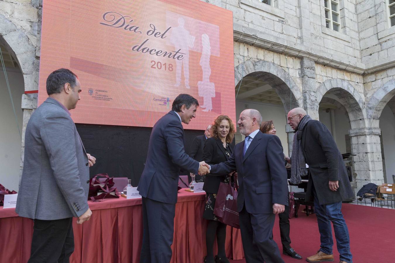 Celebración del Día del Docente en el Parlamento de Cantabria