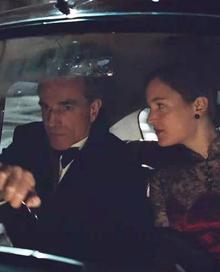 Imagen secundaria 2 - Daniel Day-Lewis y Vicky Krieps son los protagonistsa de 'El hilo invisible' (2017).