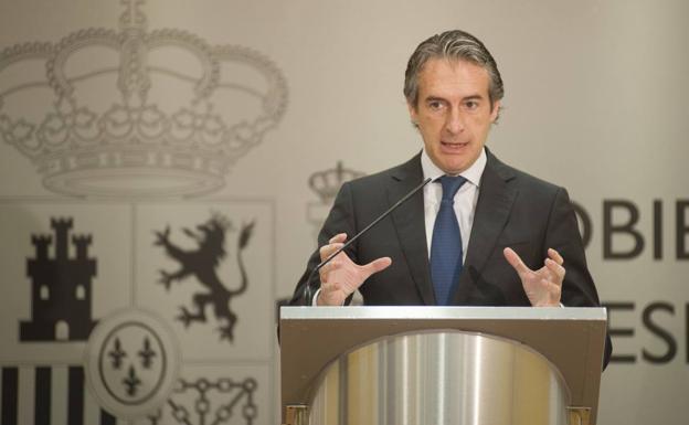 El ministro De la Serna, este sábado, en Santander