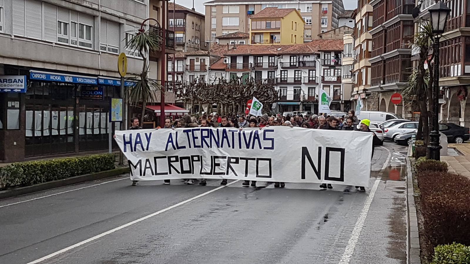 Protestas contra el puerto