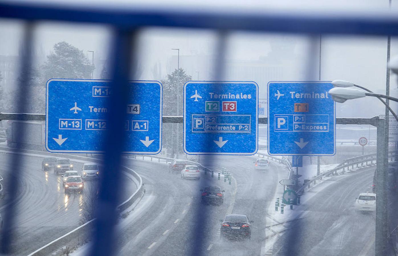 Las carreteras de la capital viven numerosos cortes de tráfico.