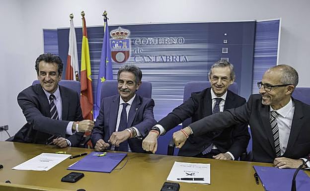 Firma del patrocinio de La Caixa al Año Jubilar Lebaniego