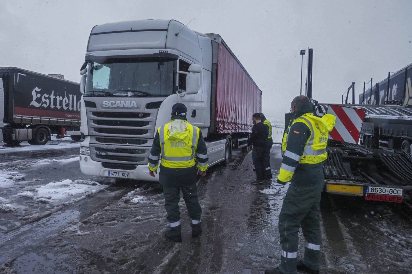 La cota de nieve baja hasta los 300 metros este lunes 5 de febrero, con cortes intermitentes en la A-67 y puertos cerrados