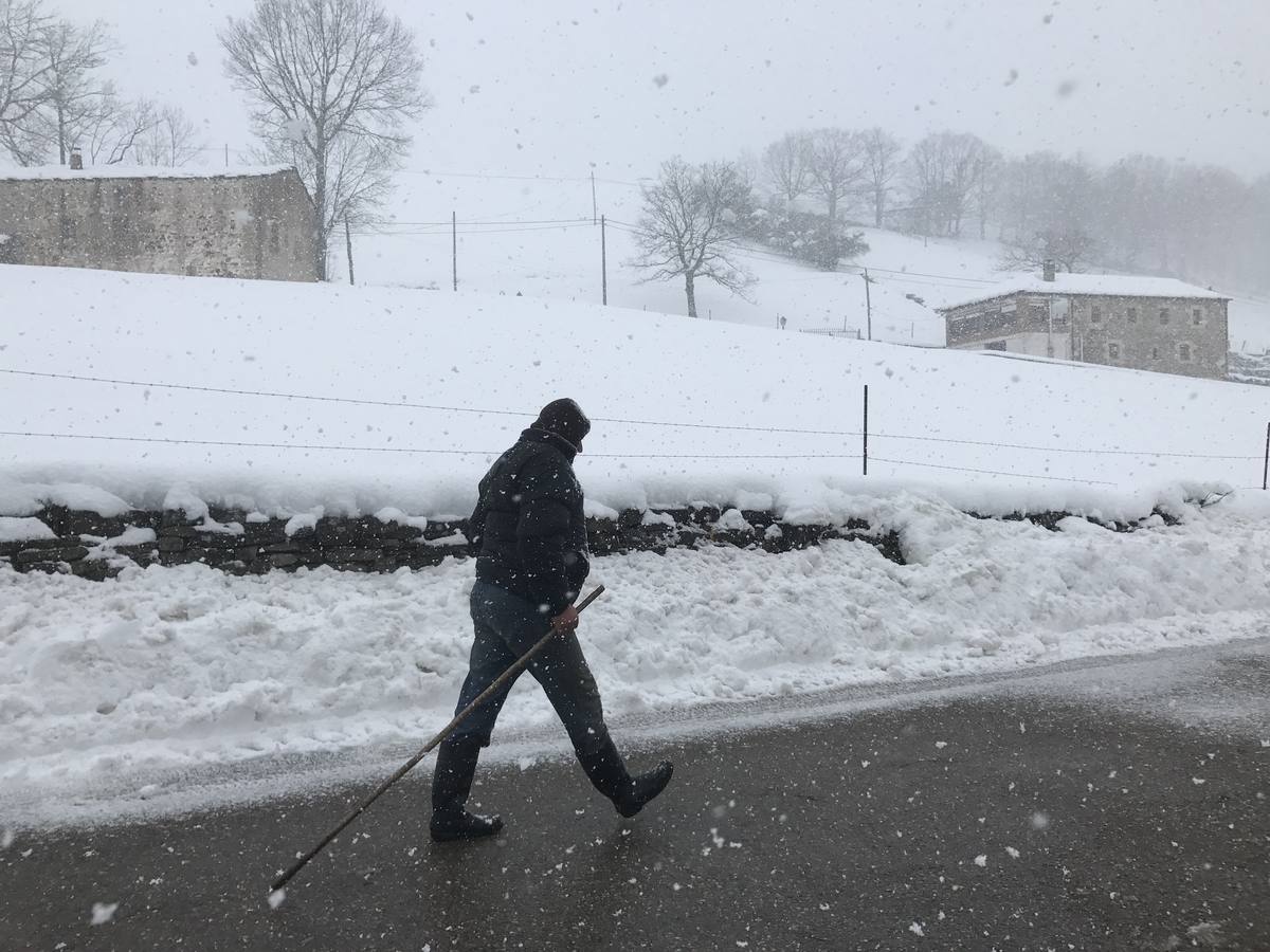 400 alumnos de Cantabria se quedan sin clase por la nieve