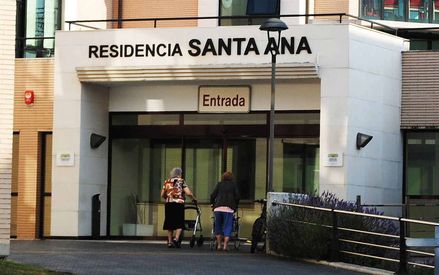 Familiares de los pacientes de la Residencia Santa Ana denuncian la falta de atención a los internos 