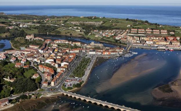 Imagen del frente marítimo de San Vicente, donde está proyectado construir el nuevo puerto deportivo de la villa. 