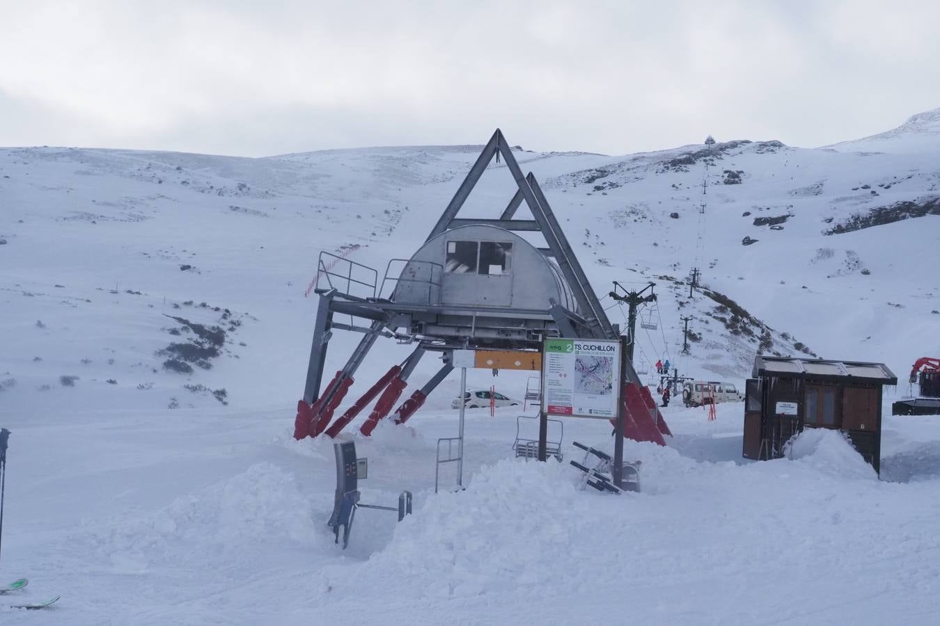 Los aficionados a la nieve disfrutan de Alto Campoo