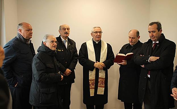 El obispo de Santander bendijo el futuro hogar.