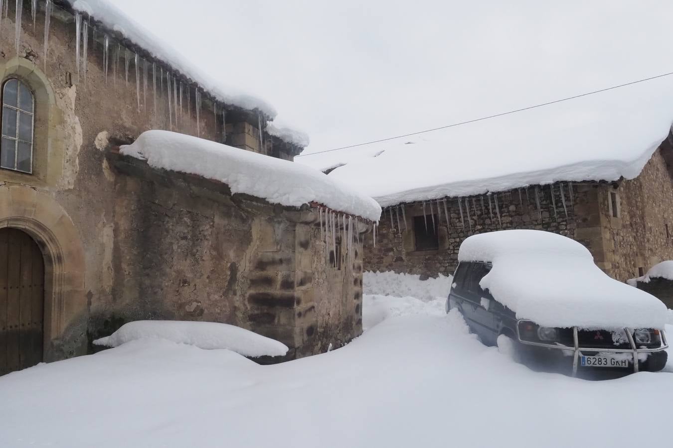 Un manto blanco cubre la zona de Campoo