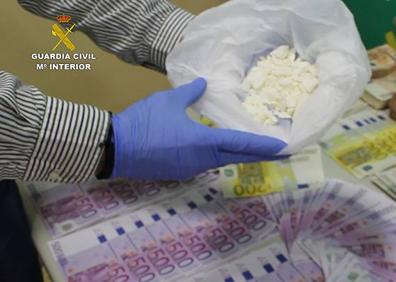 Imagen secundaria 1 - Desarticulada una red de distribución de cocaína de gran pureza en el Valle de Cabuérniga