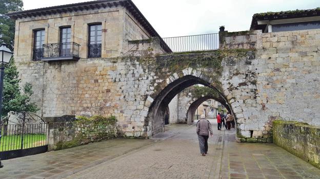 Los Torreones de Cartes es el icono más conocido de la villa medieval, edificio emblemático de la Edad Media. 