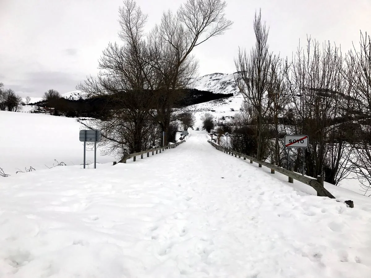 Cañeda, Soto y Reinosa muestran aun un paisaje blanco con grandes acumulaciones de nieve