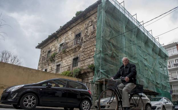 Mientras se sigue debatiendo sobre el ala oeste, el edificio sigue en estado de ruina. :