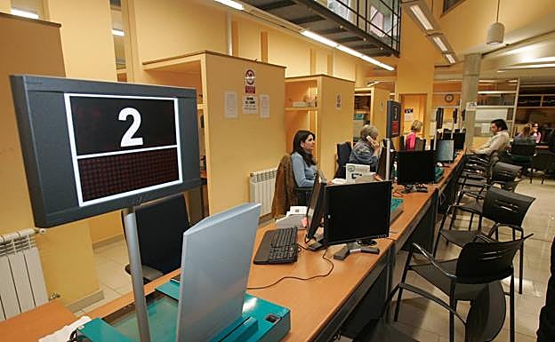 Una de las oficinas del DNI en Santander. 