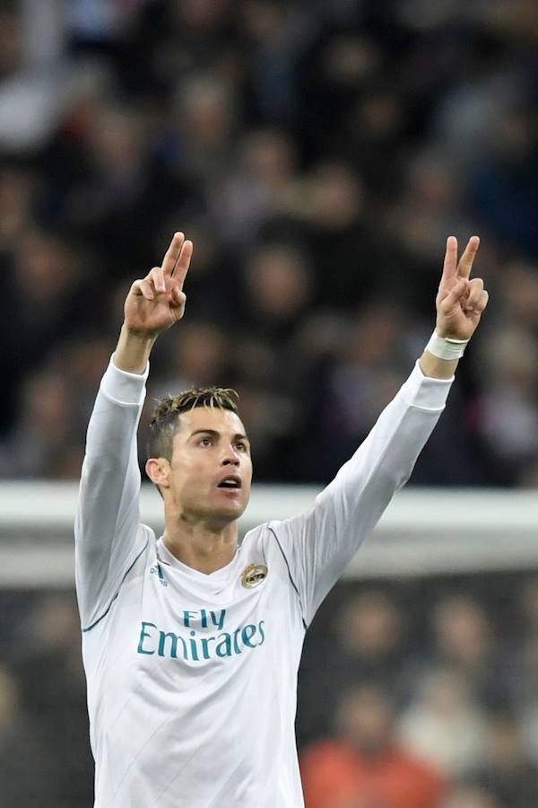 El Real Madrid deja contra las cuerdas al PSG tras una remontada heroica y otro doblete del portugués Cristiano Ronaldo (3-1).