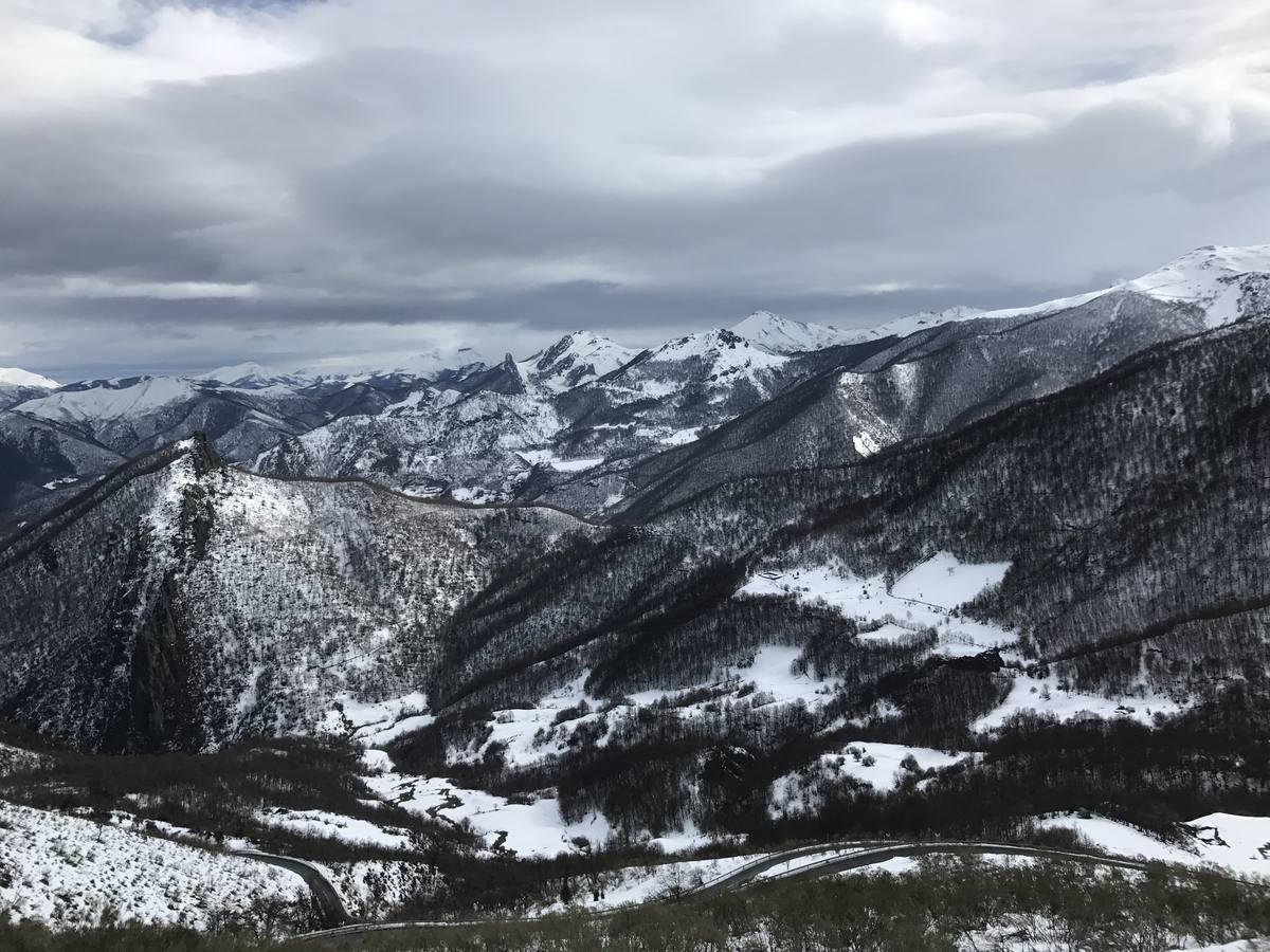 Un paseo por San Glorio bajo la nieve