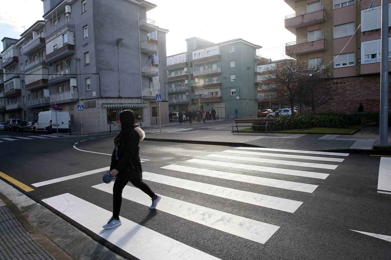 Los trabajos de renovación urbana han supuesto la sustitución de las redes eléctrica y de aguas, del alumbrado público, la renovación de las aceras y el asfaltado de los viales