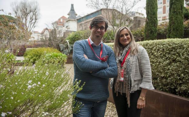 Aday Guerra y Consuelo Verdú, ayer, en una pausa del Santander Social Weekend.