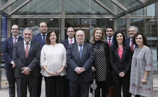 Sota posa con el equipo completo de la Consejería