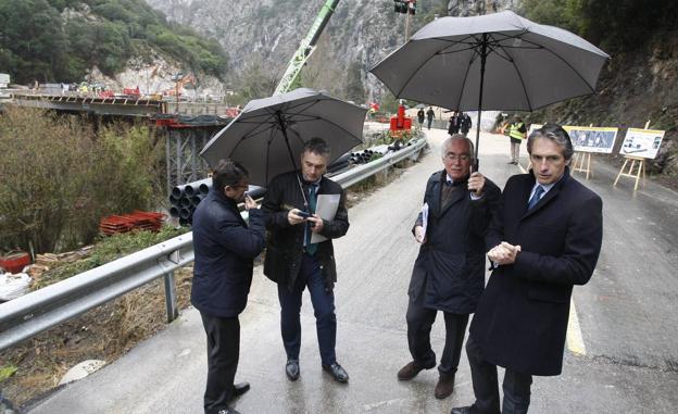 De la Serna, en el puente sobre el río Deva, en Lebeña.