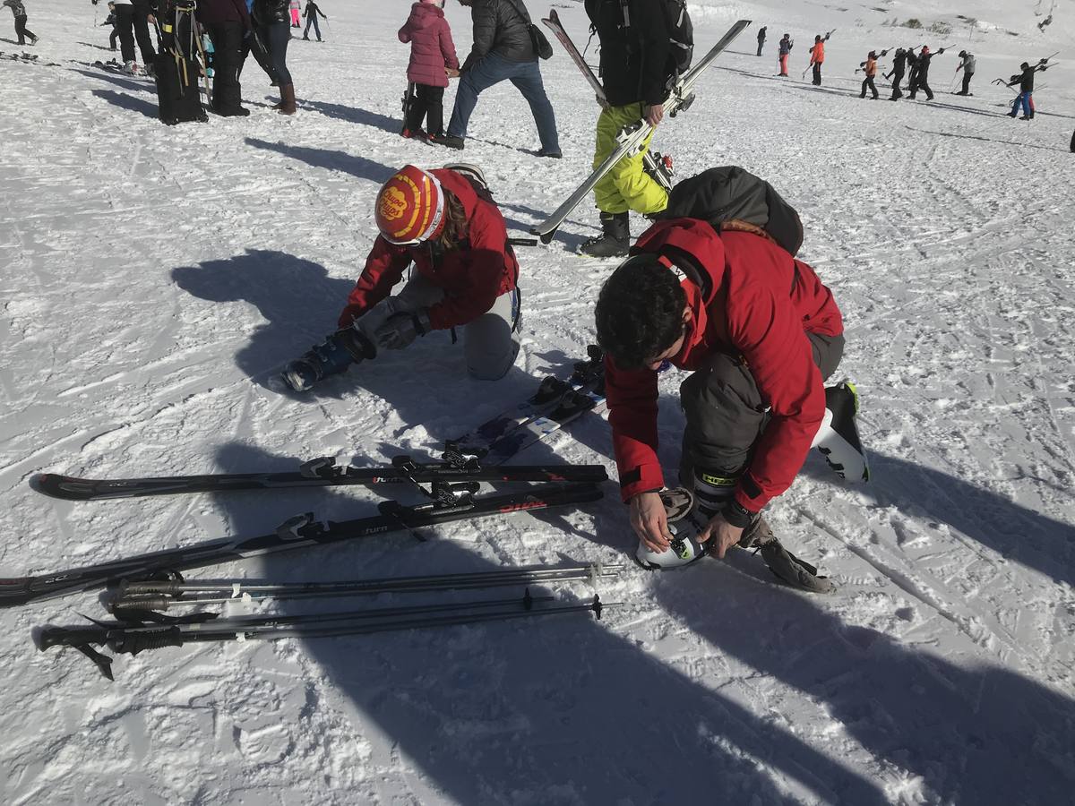 Este domingo han cumplido las expectativas. Alto Campoo vuelve a colgar el cartel de aforo completo