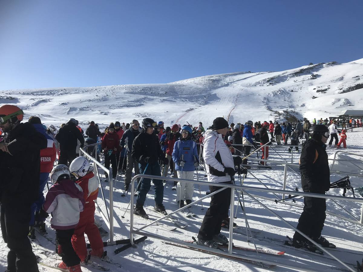 Este domingo han cumplido las expectativas. Alto Campoo vuelve a colgar el cartel de aforo completo