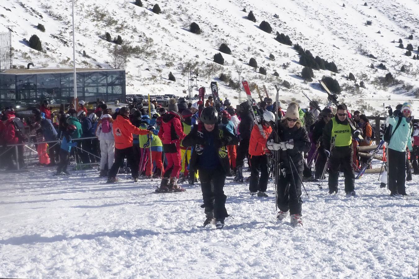 Este domingo han cumplido las expectativas. Alto Campoo vuelve a colgar el cartel de aforo completo