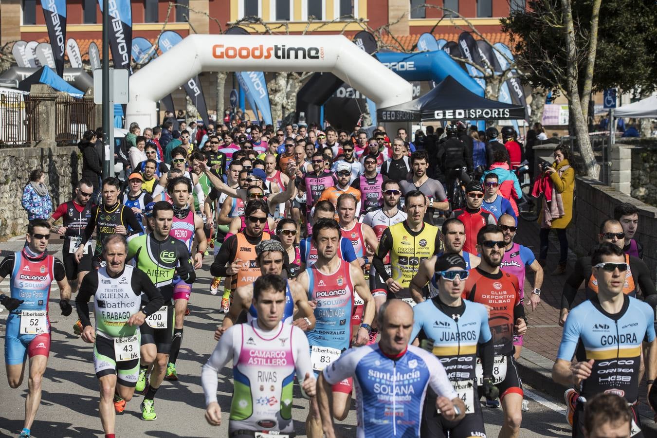 Fotos: El vasco Beñat Arnáiz y la asturiana Lucía Vergara ganan el Duatlón de Galizano