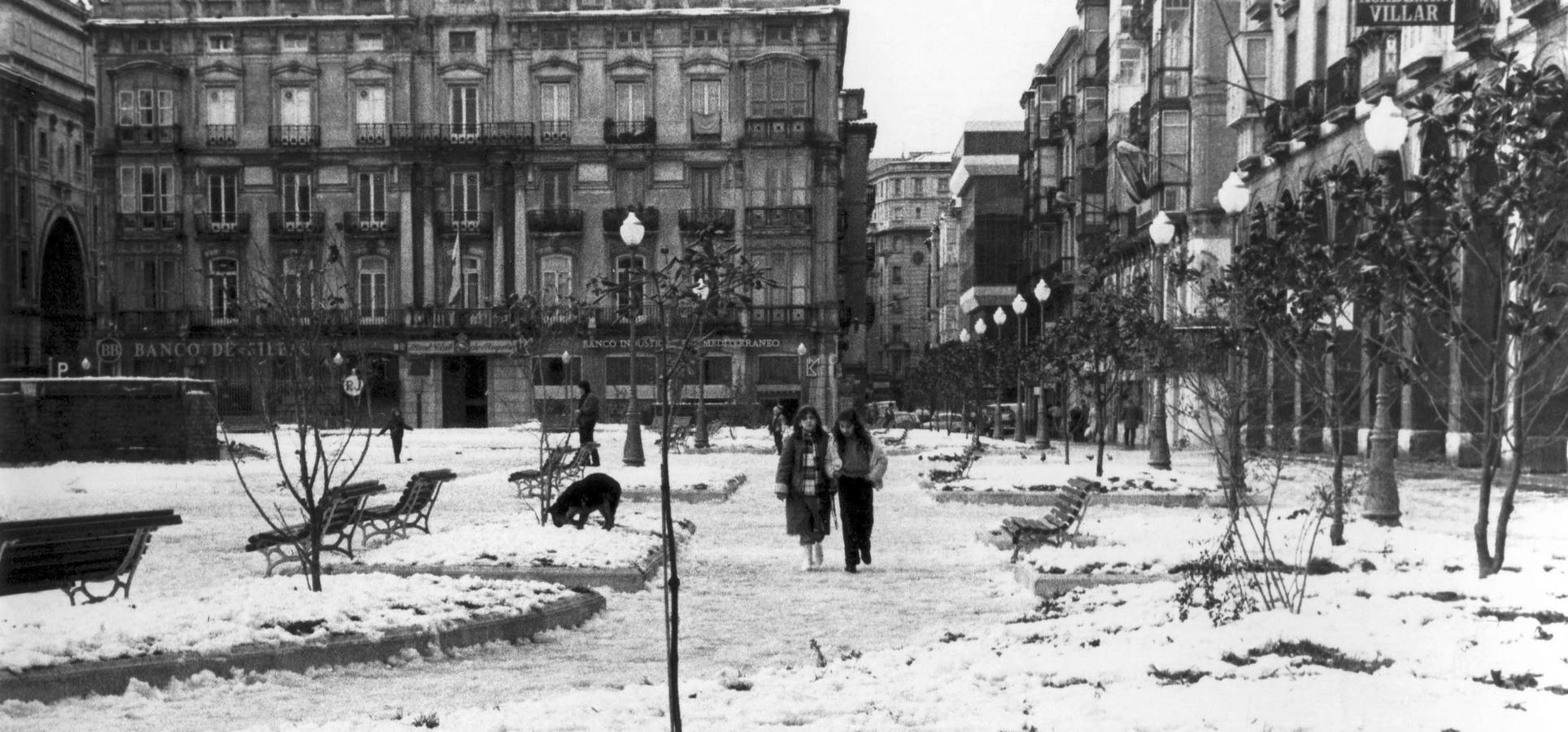 La plaza de Pombo cubierta por la nieve.