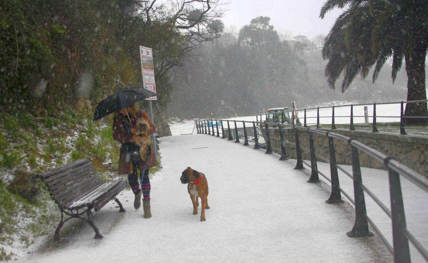 La playa de Los Peligros, en pleno temporal en el invierno de 2010.