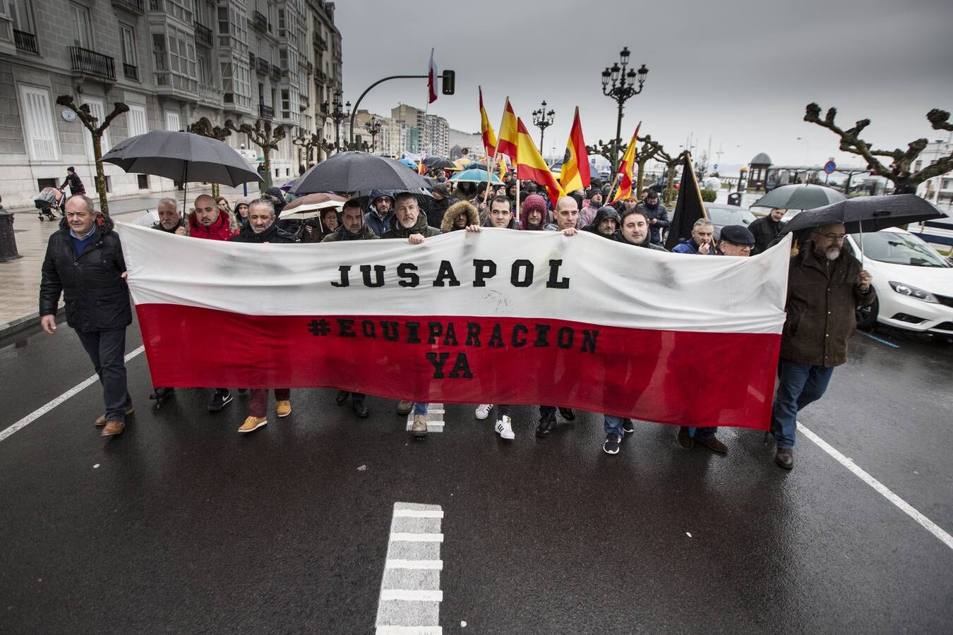 Fotos: Manifestación organizada por Jusapol para la equiparación salarial de todas las policías de España