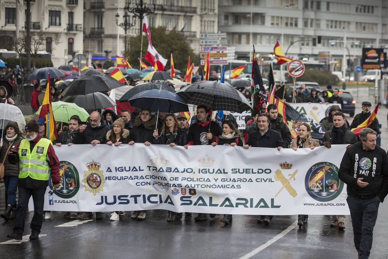 Fotos: Manifestación organizada por Jusapol para la equiparación salarial de todas las policías de España