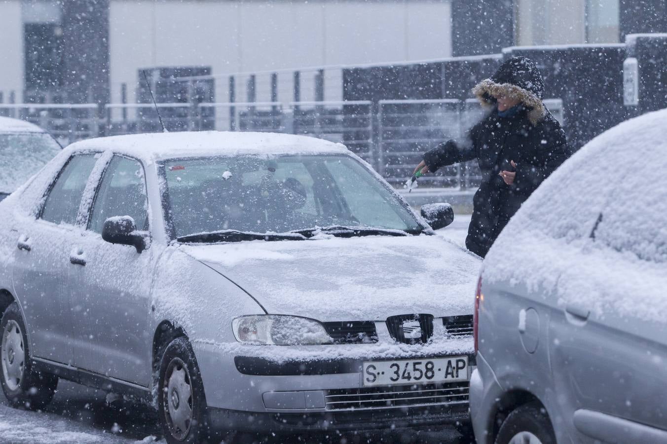 Fotos: A clase y a trabajar bajo la nieve