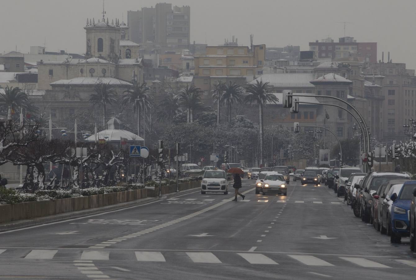 Fotos: A clase y a trabajar bajo la nieve