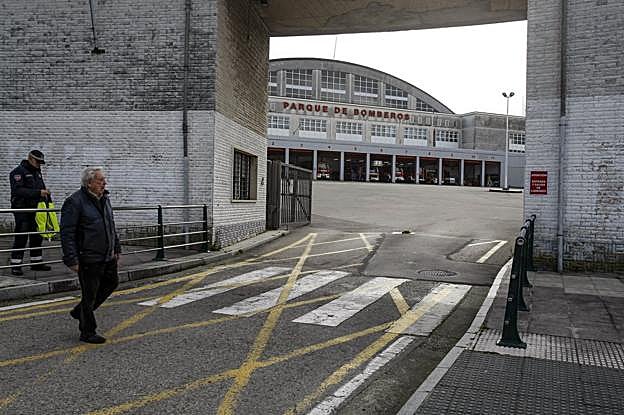  Entrada al Parque Comarcal de Bomberos, situado en uno de los extremos del gran recinto ferial.