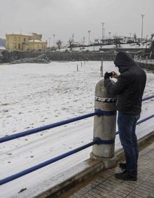 Imagen secundaria 2 - Imágenes que se tomaron el 28 de febrero, día en el que nevó en Santander.