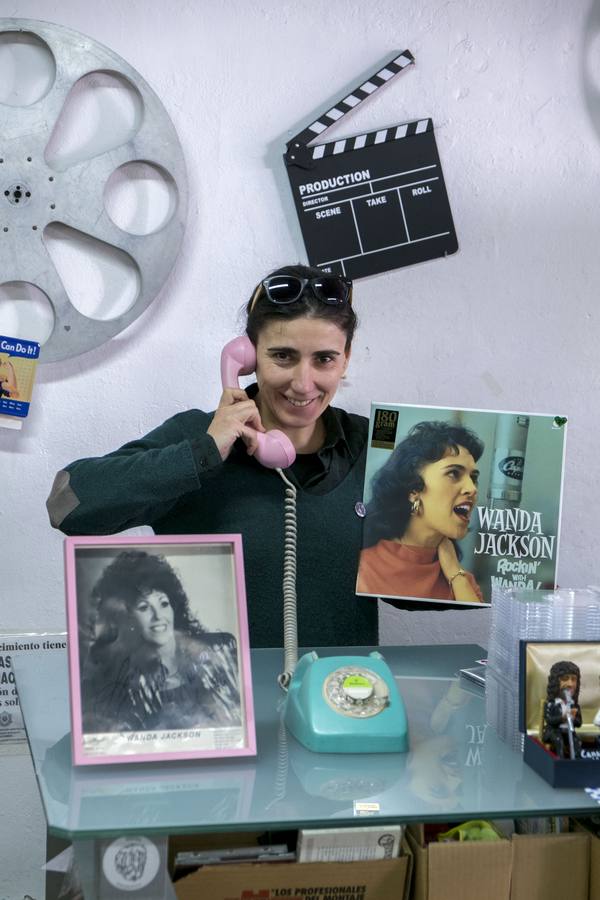 Ana Sinatra Cuevas. Dueña de Discos Cucos. «Empecé con 19 años en una tienda de discos y no he parado hasta tener la mía».