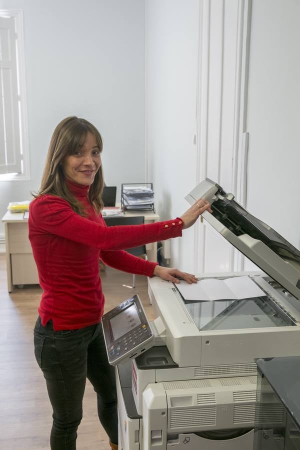 Carmen María Fernández Jorrín. Office manager en la academia Vaughan. «Atender al público es lo que más valoro en mi trabajo».