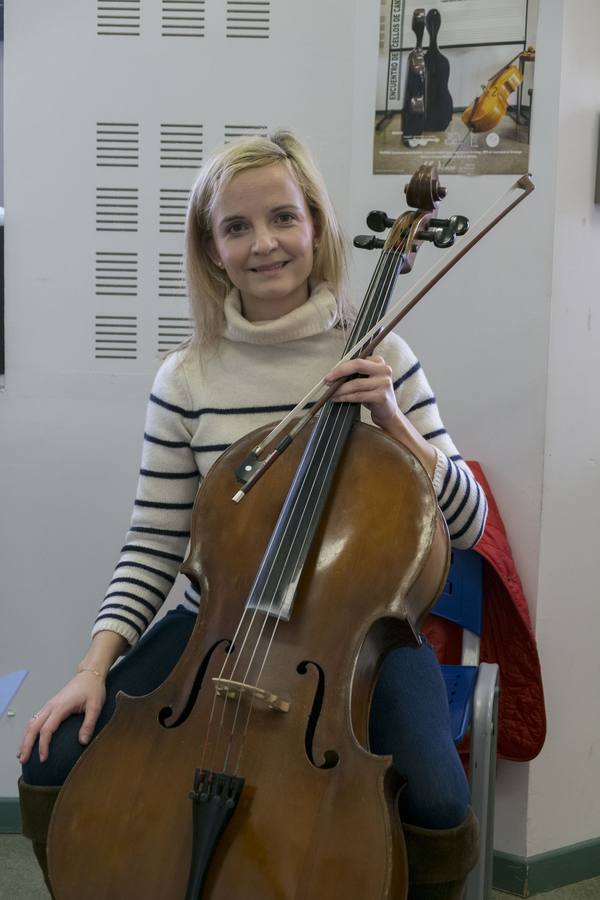 Esther Moratilla Galán. Profesora de Violonchelo. «Estoy orgullosa de poder realizarme como mujer en la docencia y como madre».