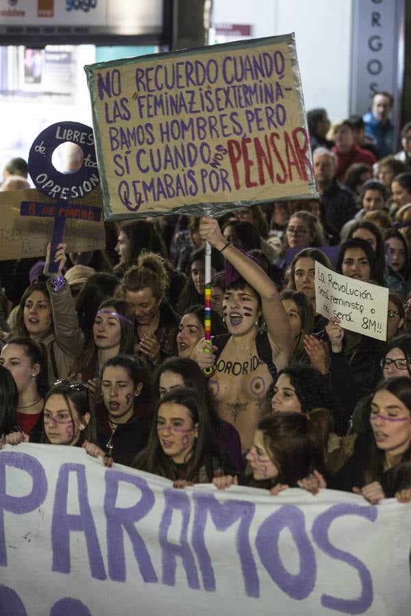 22.000 personas salieron a la calle en la capital para reivindicar los derechos de las mujeres en una movilización histórica en la ciudad