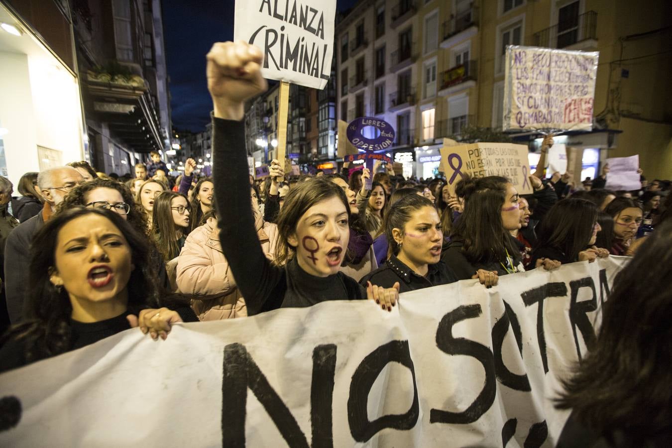 22.000 personas salieron a la calle en la capital para reivindicar los derechos de las mujeres en una movilización histórica en la ciudad