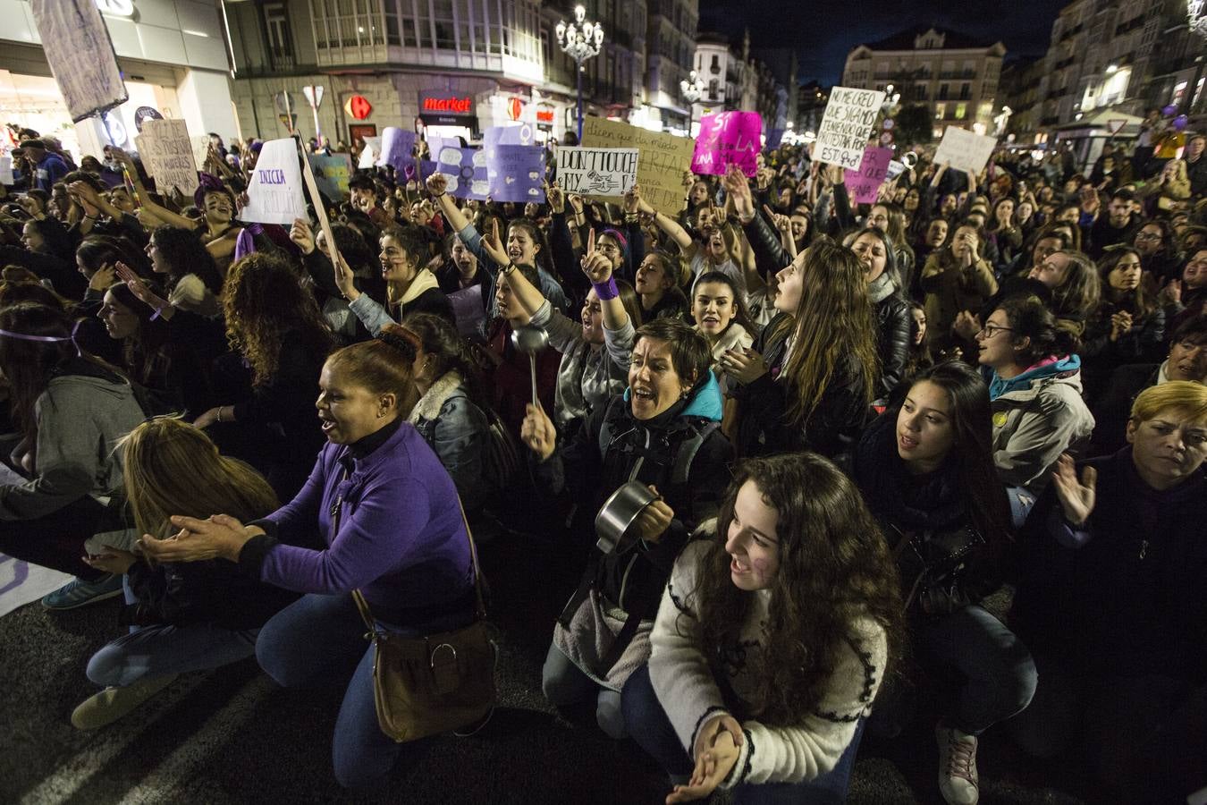 22.000 personas salieron a la calle en la capital para reivindicar los derechos de las mujeres en una movilización histórica en la ciudad