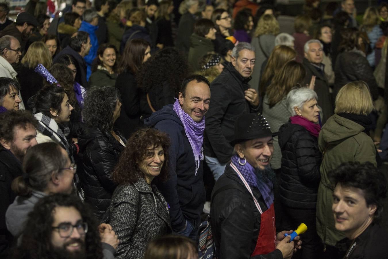 22.000 personas salieron a la calle en la capital para reivindicar los derechos de las mujeres en una movilización histórica en la ciudad