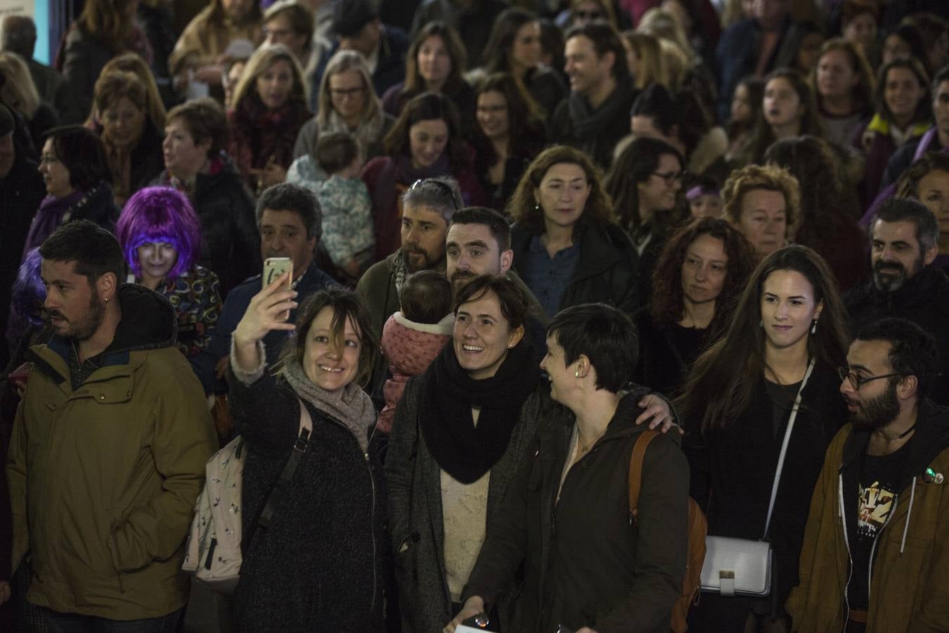 22.000 personas salieron a la calle en la capital para reivindicar los derechos de las mujeres en una movilización histórica en la ciudad