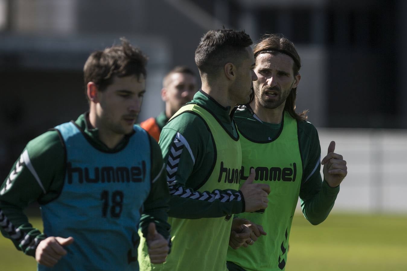 Fotos: Entrenamiento del Racing para preparar su visita a Barakaldo